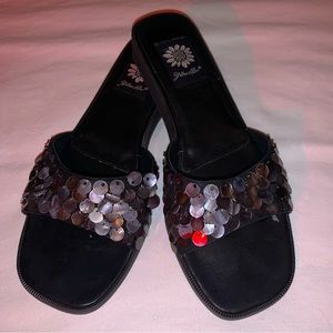 Yellow Box Latoya Black Sandals!!